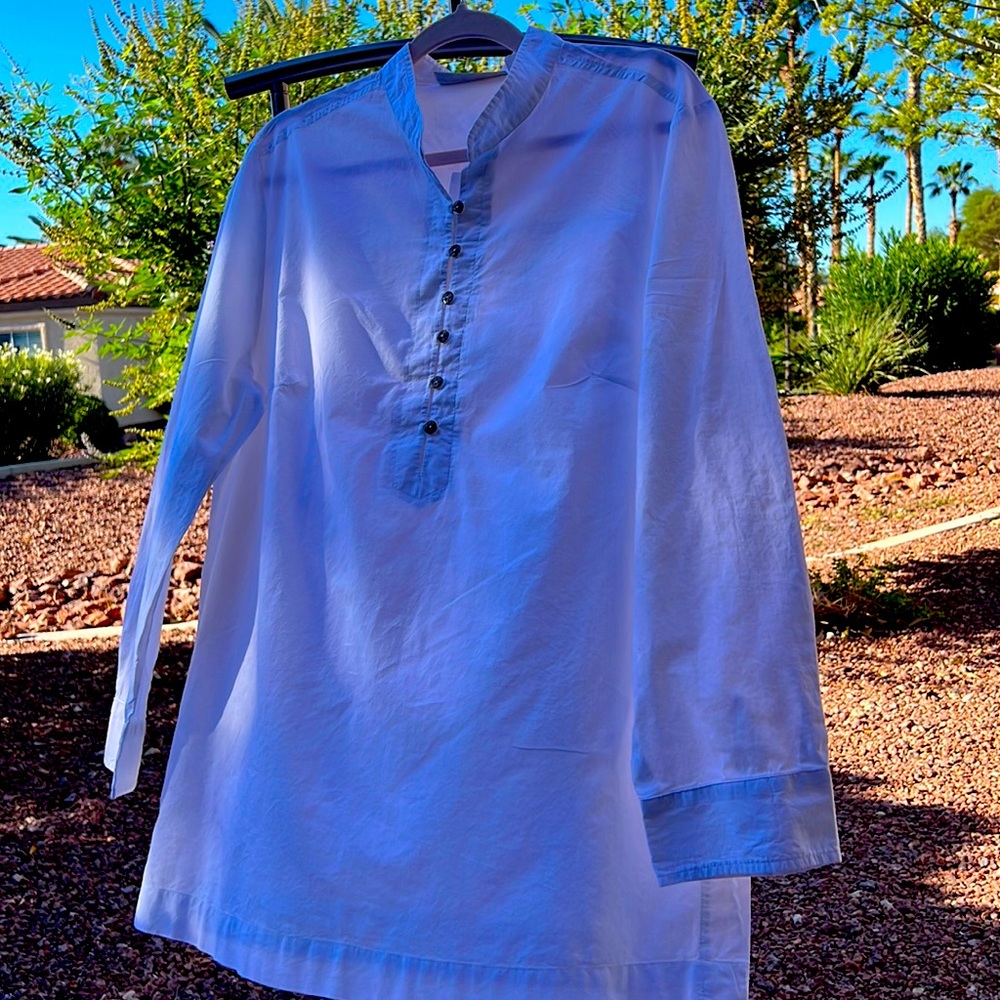 Trend white soft material long sleeve shirts, great condition